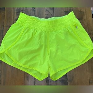 Lululemon Hotty Hot Short sz 10 4in inseam